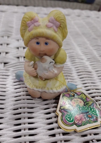 CABBAGE PATCH CPK - WITH PUPPY FIGURINE - BLUE EYES - 3" X 2 1/2" - VINTAGE -TAG