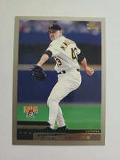 MIKE WILLIAMS 2000 TOPPS BASEBALL CARD # 22 E4167