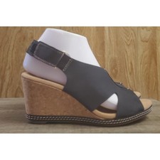 NWOB Clarks Helio Float Wedge Sandals Women's Size 7 Navy