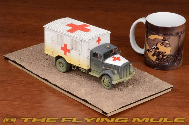 Forces of Valor 1:32 Kfz.305 Blitz Ambulance German Army w/1 Figure - Image 4 of 4