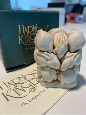VINTAGE RETIRED Harmony Kingdom  At The Hop  Bunnies Trinket Box TJRA2