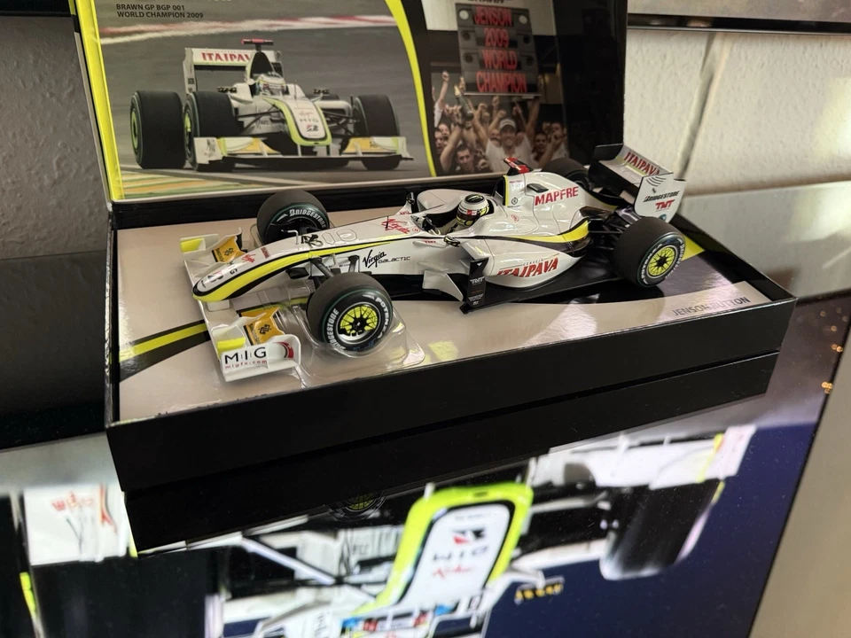 Brawn GP BGP001 Jenson Button Campione del Mondo 2009 MINICHAMPS 1:18 - Immagine 2 di 4