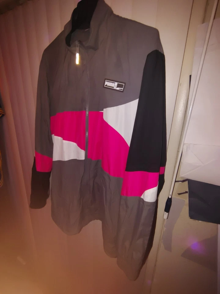 Jaqueta masculina Puma Clyde ROSA/PRETO/BRANCO E CINZA TAMANHO 4XL +🆓 MEIAS INCLUÍDAS - Imagem 2 de 4