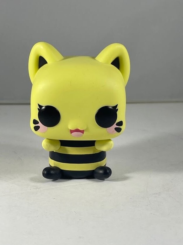Funko Pop! Tasty Peach - Queen Bee Meowchi #84 Loose