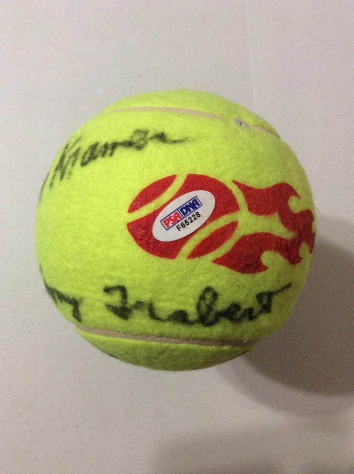 Pelota de tenis Wilson 1 US Open grande de gran tamaño firmada por John Mcenroe + 5 OTROS Foto 4 de 4