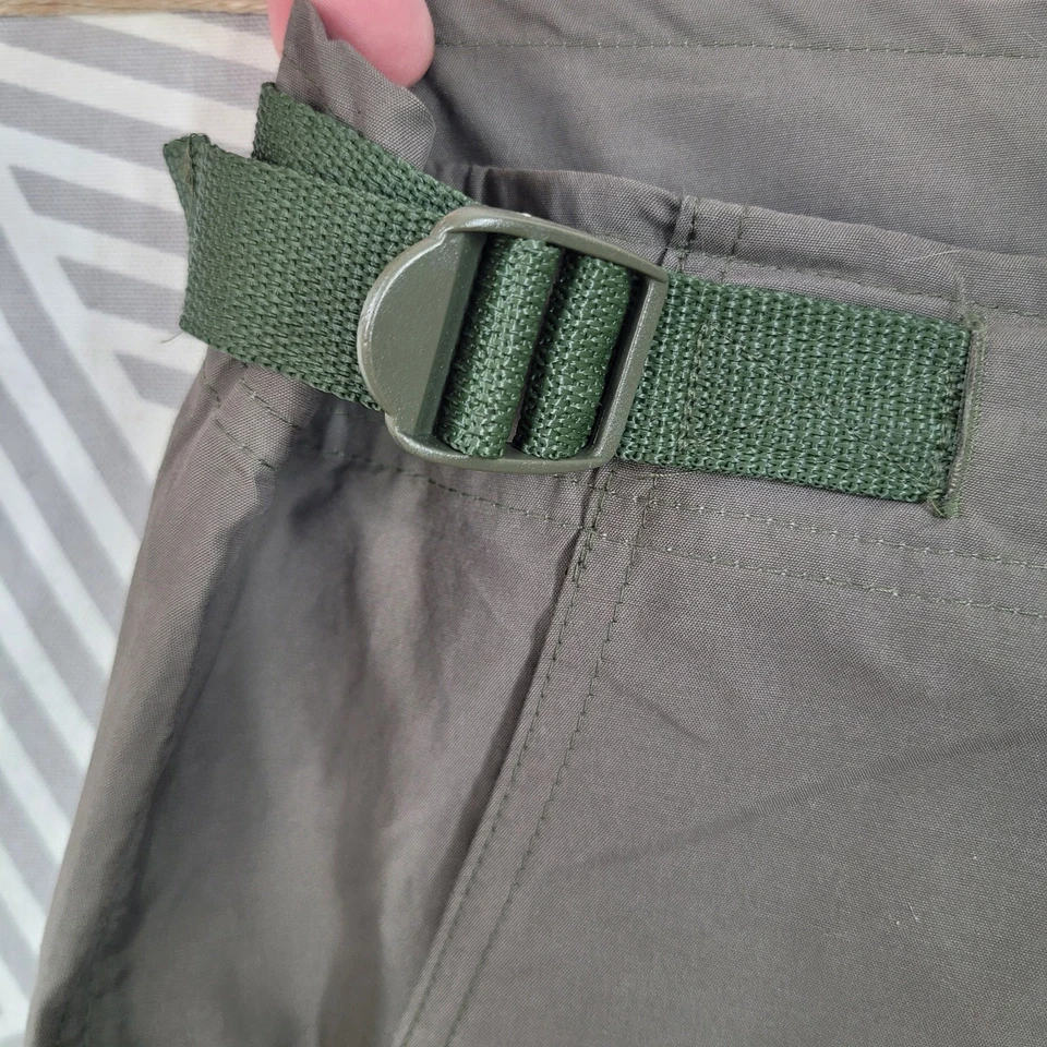 NUEVO DE COLECCIÓN Y2K Xhilaration Capri Bolsillos con Cremallera Mediano Caqui Verde Algodón Ajustable Foto 4 de 4