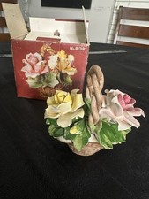 Statuina vintage Nova Capodimonte porcellana cesto fiori Italia rose con scatola