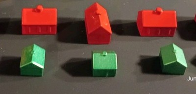 Monopoly Surprise Community Chest Green Metal Houses. Hasbro 2020