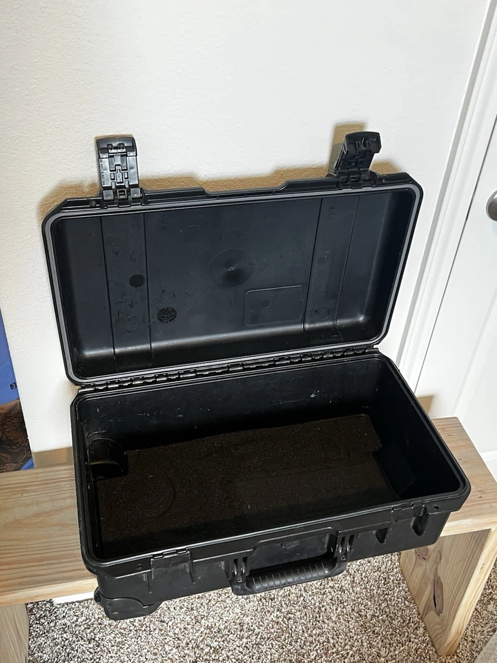 Pelican iM2500 Storm 硬质保护壳带随身手柄和车轮 — 第 2/4 张图片