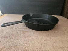 PRE GRISWOLD ERIE #8 CAST IRON SKILLET WITH STAR MAKER'S MARK ANTIQUE CRACKED