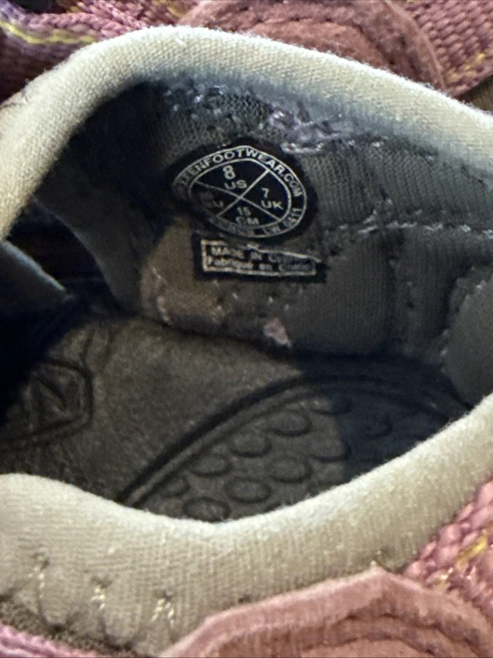 Sandalias Keen para niños pequeños talla 8. Zapatos de punta dura e impermeables rosa y gris Foto 3 de 4