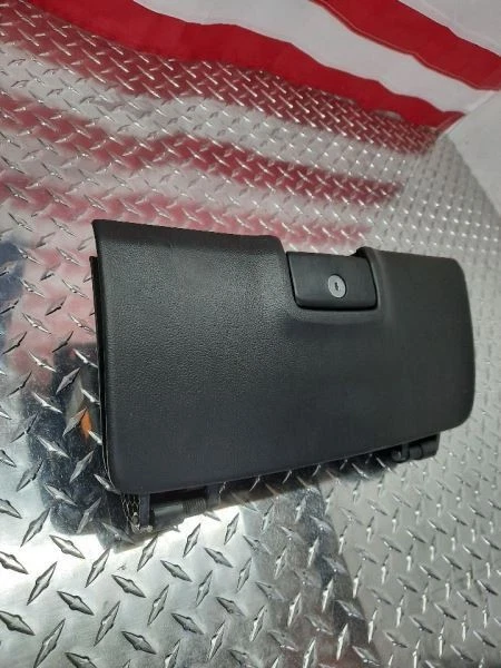 Chevrolet Silverado 2500 2018 guantera superior usada OEM Foto 3 de 4