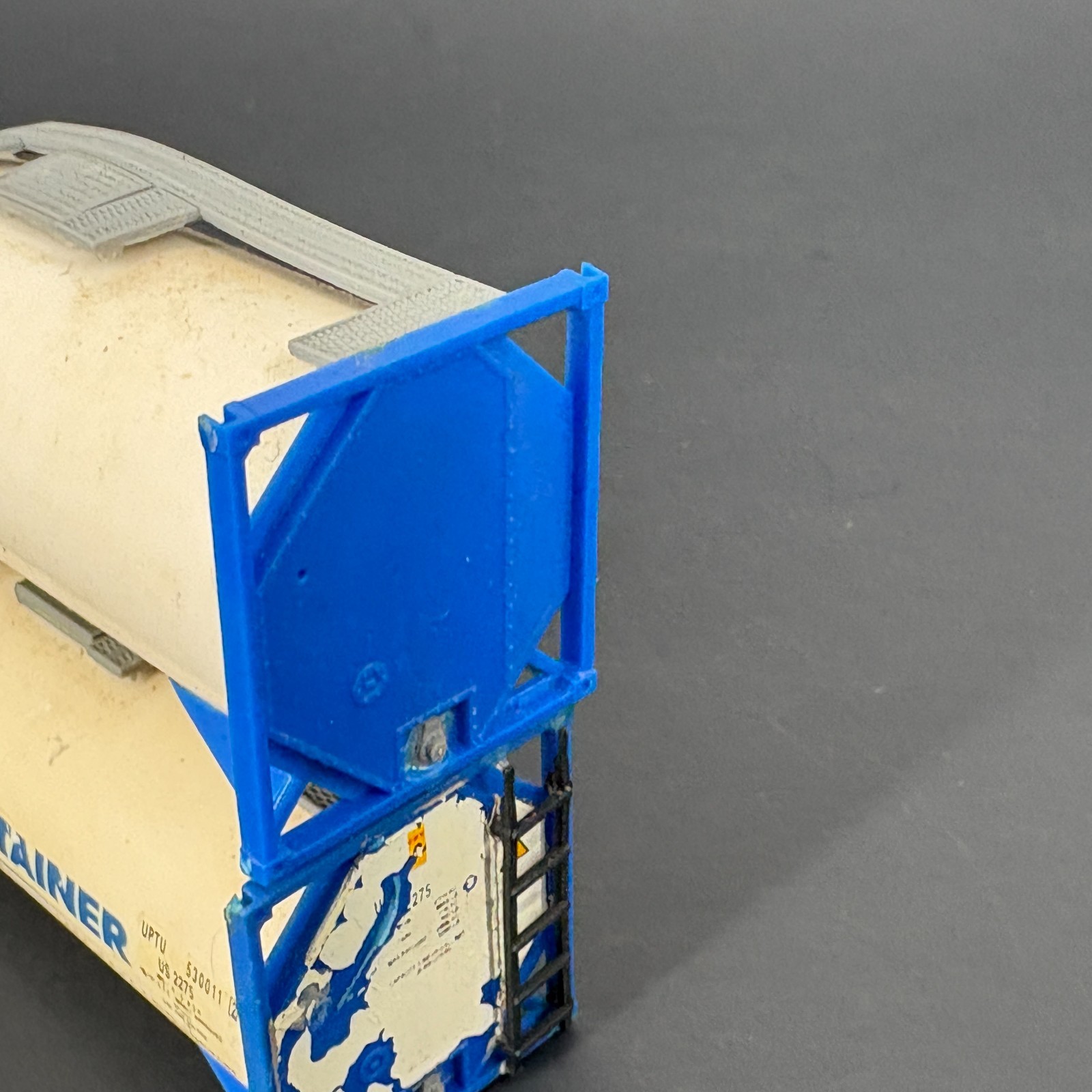 HO American Limited Models 7510 Union Pacific Bulktainer 20' Tank Containers