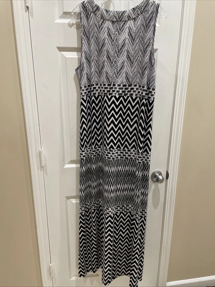 Chicos Talla 2 Precioso Vestido Maxi Diseño Negro Blanco Sin Mangas Talla 2 Hermoso Foto 3 de 3