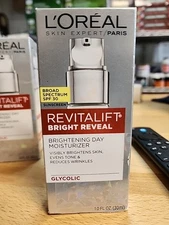 L'Oreal Revitalift Bright Reveal, 1oz Brightening Day Moisturizer SPF 30 05/2026