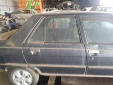 Porte arrière et accessoires Renault R9