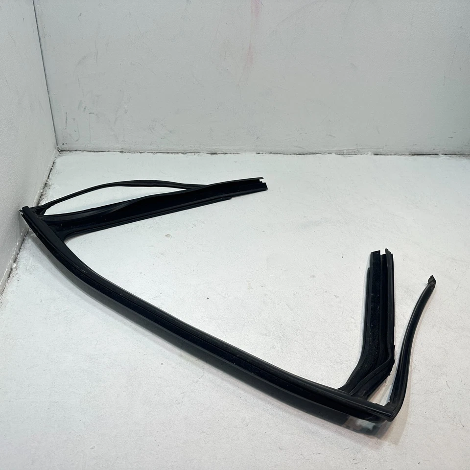 Jeep Cherokee 2014-2023 puerta trasera derecha ventana canal de funcionamiento de vidrio OEM Foto 3 de 4