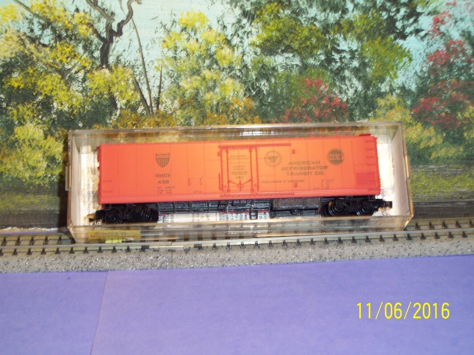  MICRO-TRAINS N SCALE  #69070 51' 3 3/4" MECHANICAL REEFER RIVETED SIDES AFT - Image 3 of 3