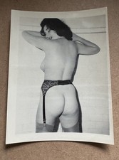 GLAMOUR B&W PHOTO.MODEL,WOMAN,BARE BOTTOM,STOCKINGS,NUDE.. c1940/50’s.ORIGINAL
