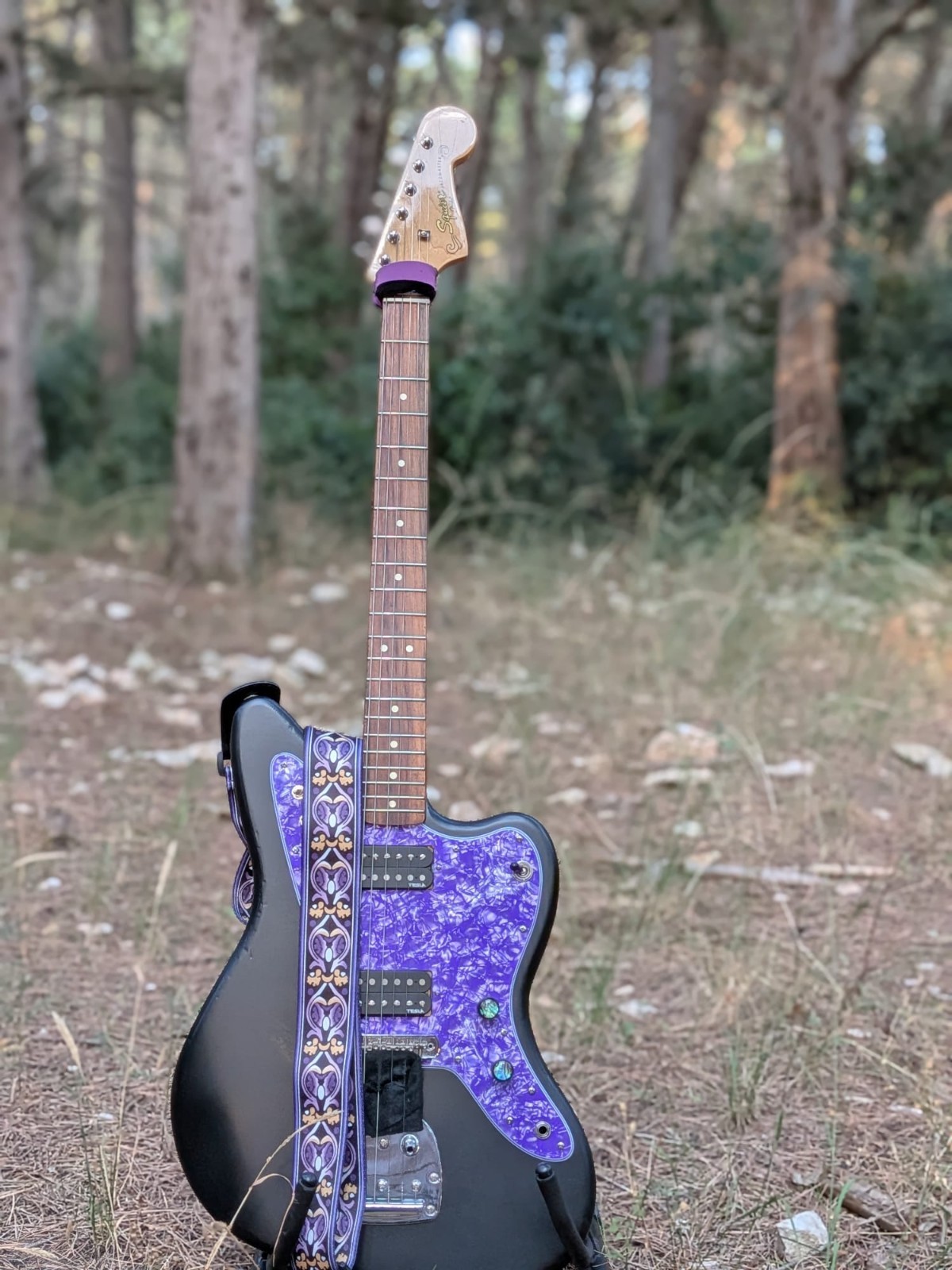Squier Vintage Modified Jazzmaster Custom Restomod Nero/Viola