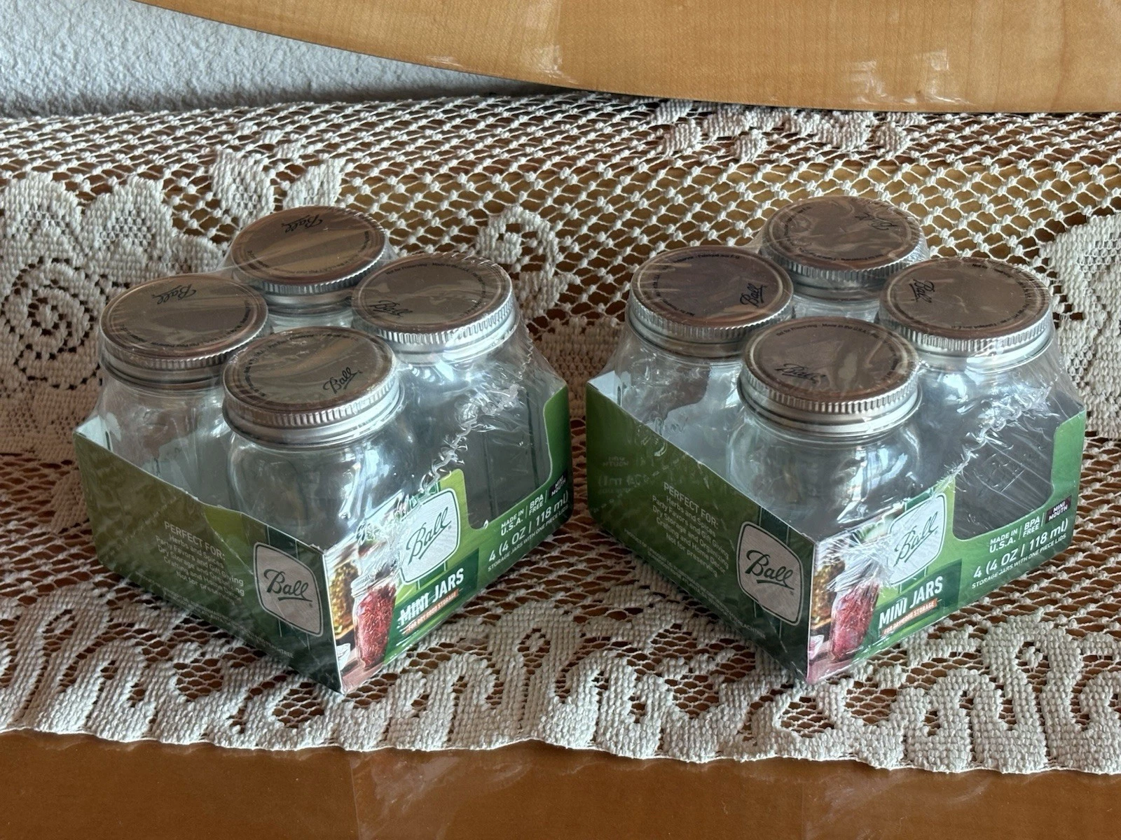 BALL Mason mini jars 4 Oz Lot Of 8 Glass Jars With Lids By Rubbermaid