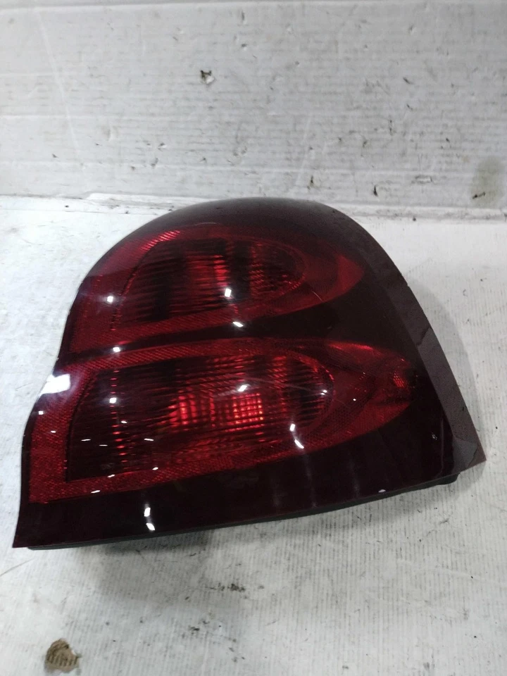 Conjunto de luz trasera derecha usado se adapta a: Pontiac Grand Prix 2006 grado derecho A Foto 2 de 4