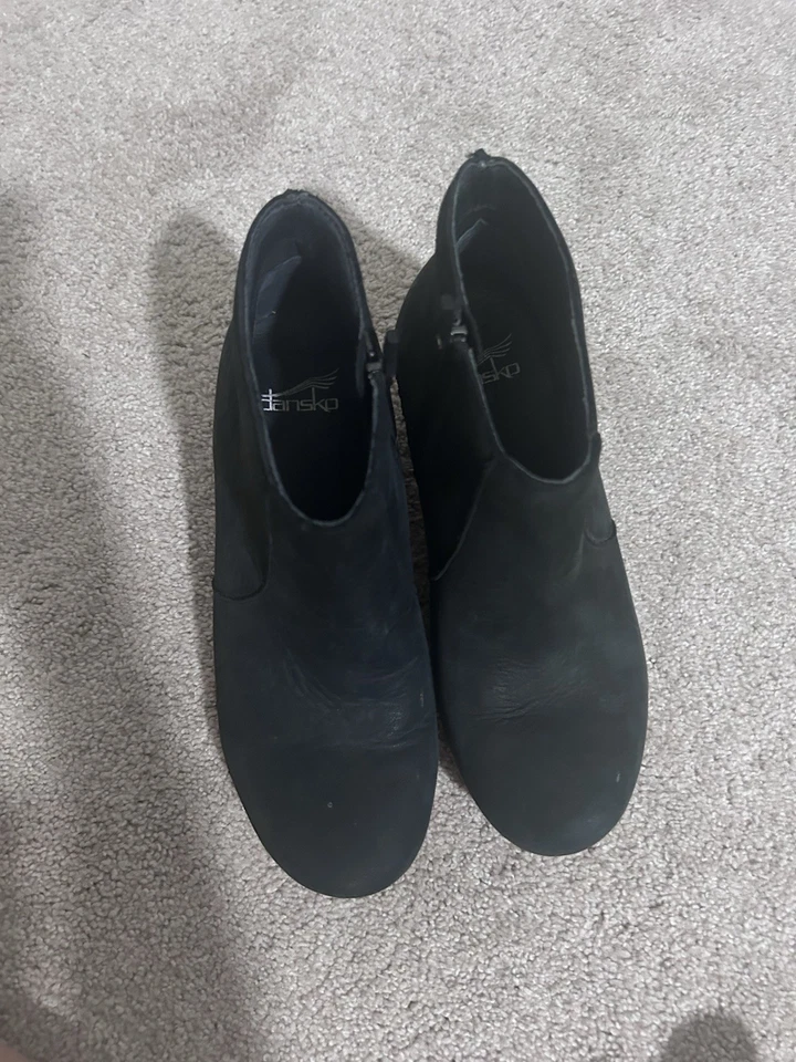 Dansko Black Leather Ankle Boots with Side Zipper, Women’s Size 37 - Image 4 of 4