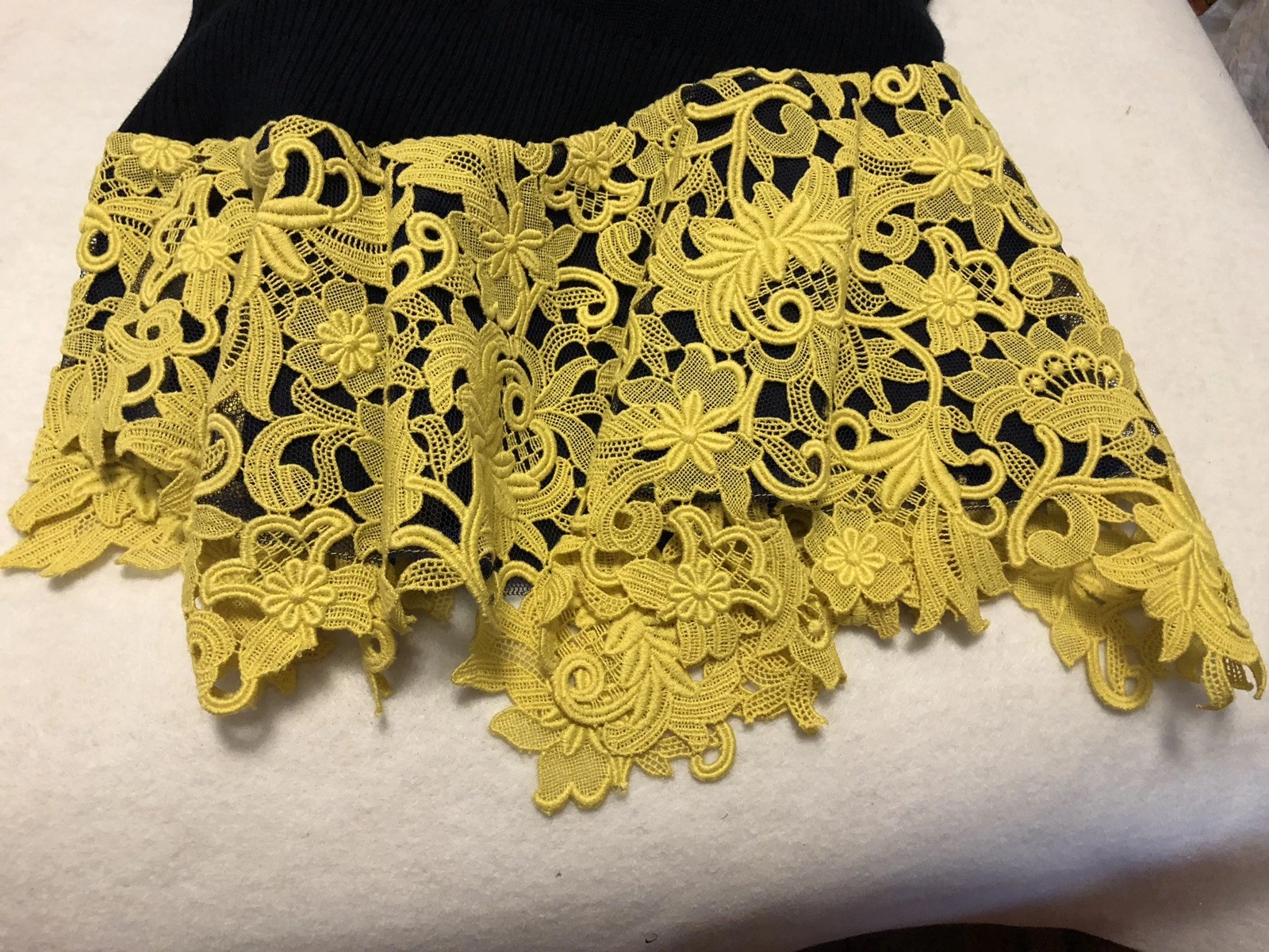 Abito blu navy SACAI taglia XS con pizzo floreale giallo vita a goccia spalline con