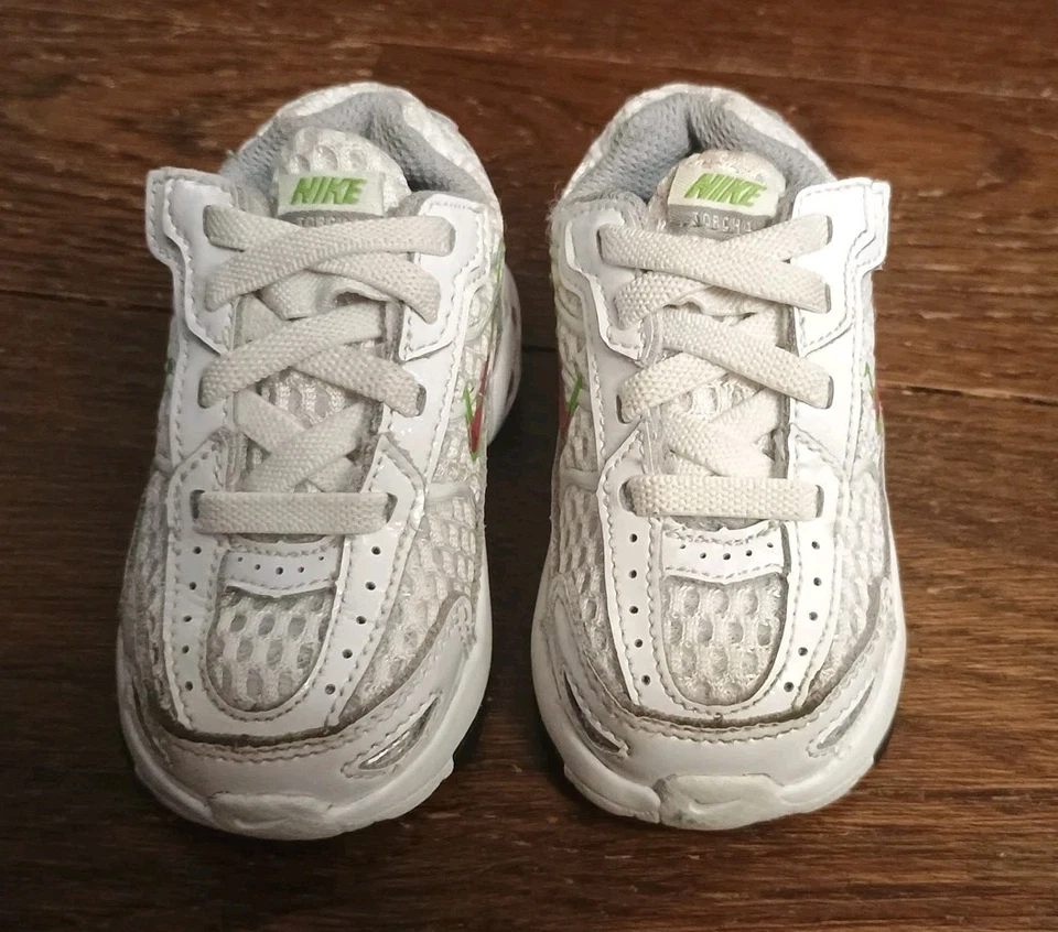 Zapatillas Nike Infantil Bebé Niño Pequeño Talla 4C~Blancas con Rosa y Verde Swish~#355142-160 Foto 2 de 4