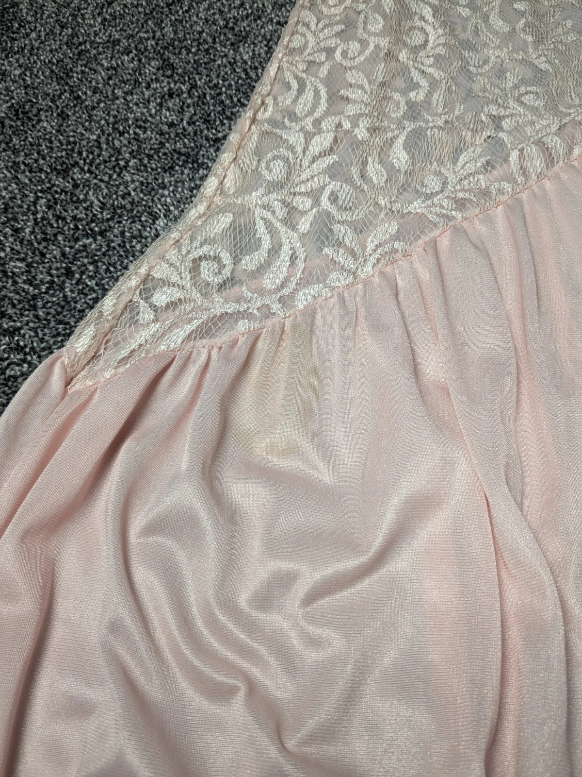 Vintage Undercover Wear S abito slip pizzo setoso asimmetrico rosa Fairycore USA