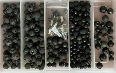 Konvolut schwarze Perlen in Sortierbox Lava Glas Schmuckherstellung Basteln