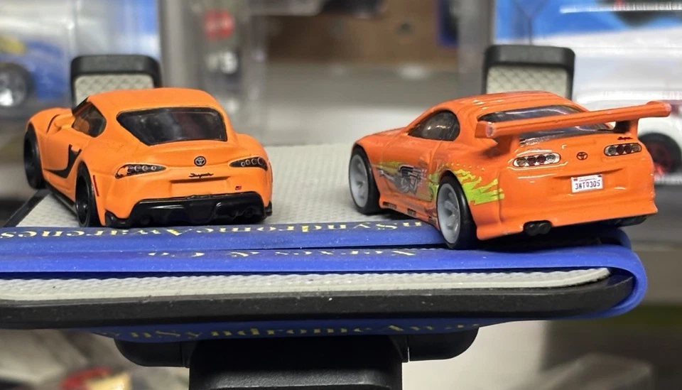 Paquete de 2 Hot Wheels 2012 Toyota GR Supra y Toyota Supra Fast & Furious sueltos Foto 4 de 4