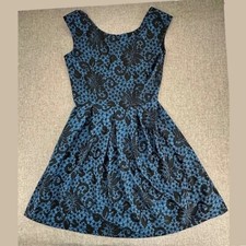 TIANA B. Evening Dress Formal  Blue & Black Size 9  Sleeveless Round Neck.