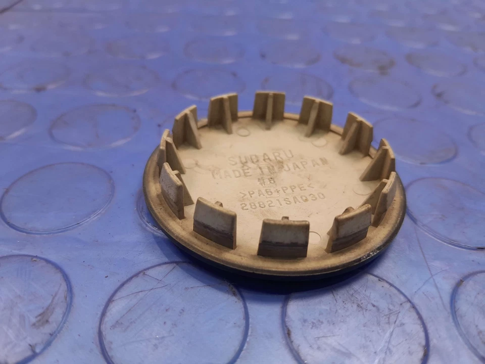 Tapa central negra para rueda de aleación Subaru XV Crosstrek 2013-2016 OEM 28821SA030 Foto 3 de 4