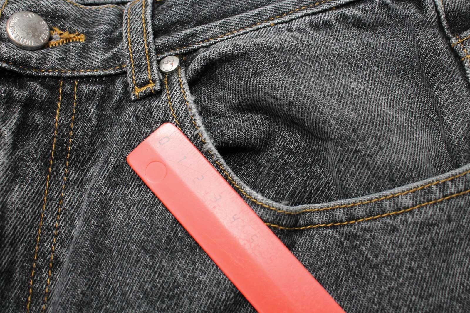 VALENTINO Jeans Men's W34 Straight Leg Whiskers High Rise Zip Fly thumbnail 7