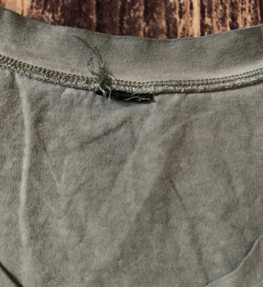 Pullover de entrenamiento gris ombre manga corta con cuello en V Target para mujer talla: M Foto 3 de 4