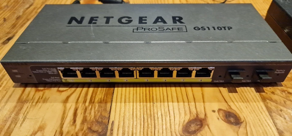 NETGEAR 10-Port PoE Gigabit Ethernet Smart Switch (GS110TP) - Managed, with 8 x - Image 2 of 3