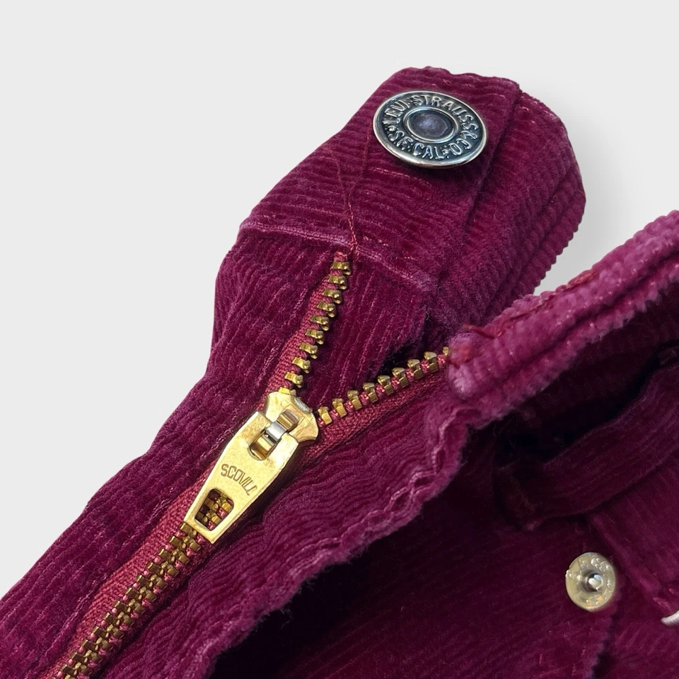 Pantalones de mezclilla de pana Levi's de colección años 80, parche granate con cremallera Scovill pierna recta 26 Foto 4 de 4