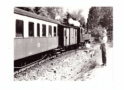Großes Foto Mallet lokomotiven wohl BR 99 5906-5 mit Passagierwaggon