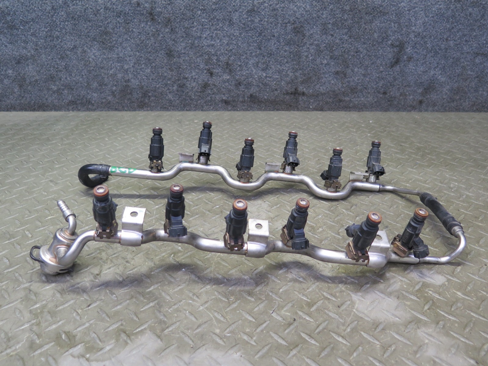2006-2012 BENTLEY FLYING SPUR 6.0L ENGINE FUEL RAIL W/ INJECTORS SET