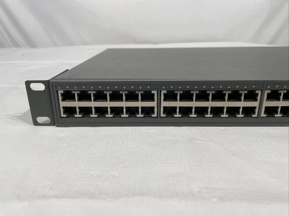 SMC Networks TigerSwitch 10/100/1000 SMC8748L2 48-Port Gigabit Ethernet Switch - Image 3 of 4