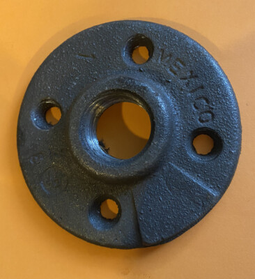 *USED* CAST IRON THREADED FLANGE-3 1/2'' BASE, 3/4'' BORE (''Mexico'')-FREE SHIP*