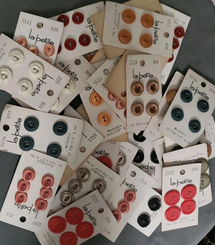 Lot Of Vintage La Petite Buttons 33  Cards