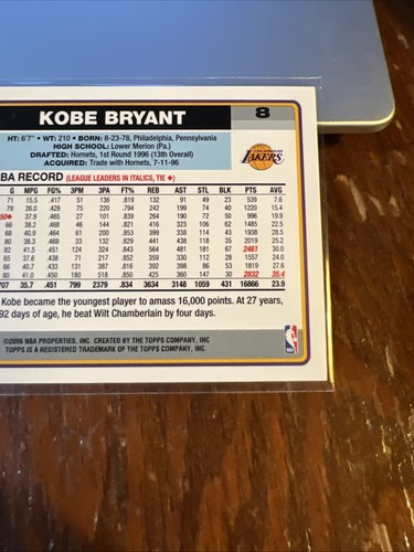 Baloncesto Kobe Bryant 2006-07 Topps #8 Salón de la fama Los Angeles Lakers casi nuevo-como nuevo - Imagen 5 de 6