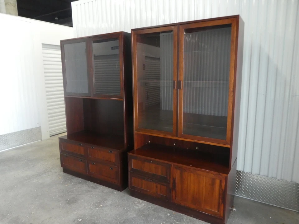 2 IMPONENTES LIBRERÍAS DANESAS MODERNAS DE PALISANDRO CON ILUMINACIÓN INTERNA Foto 3 de 4