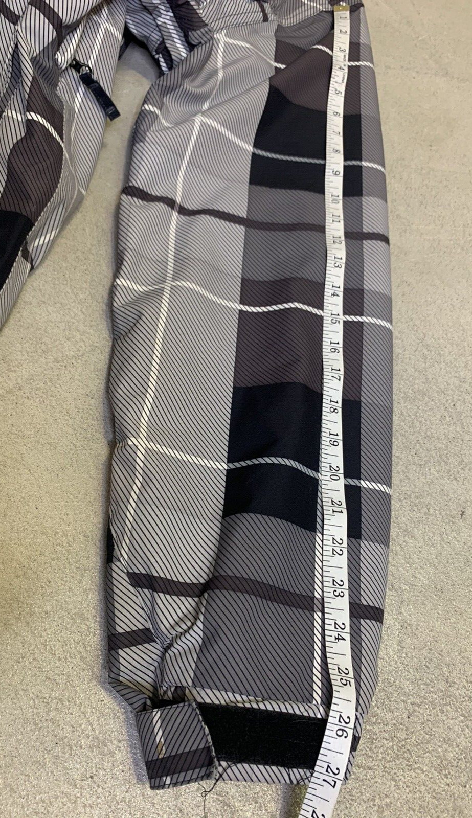 Aperture Snowboard Ski Jacket Unisex Medium Hooded Waterproof Black/Grey Plaid