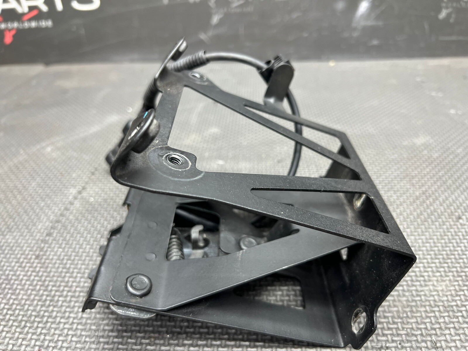 Ferrari 458 Italia, Rear Engine Hood Latch Lever Actuator