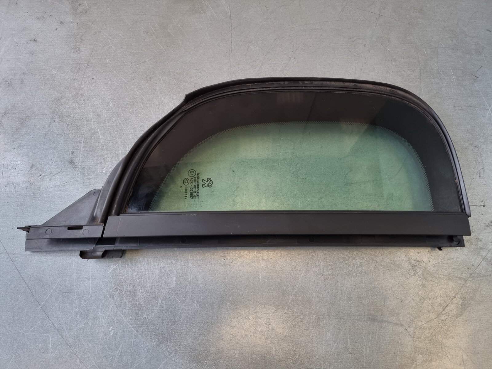 Peugeot 308 Mk2 2014-2019 Rear Right Door Quarter Glass 9801697480  