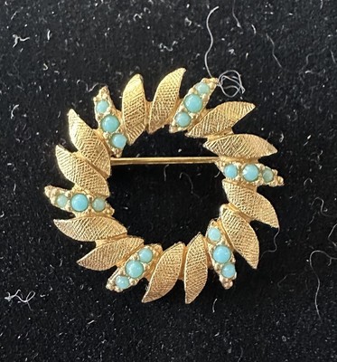 Vintage Ciner  Pin Gold Plated Wreath, Green Beaded Accents. Rare Signed  Dainty