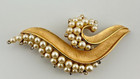 Vintage Krone Trifari goldfarbene Kunstperlen Blattwirbel Brosche Anstecknadel